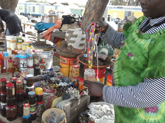 Sénégal: les secrets de femme se vendent maintenant comme du riz