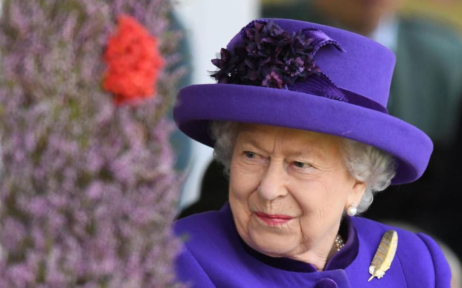 La reine Elizabeth est la seule personne au monde qui puisse faire ces quatres choses