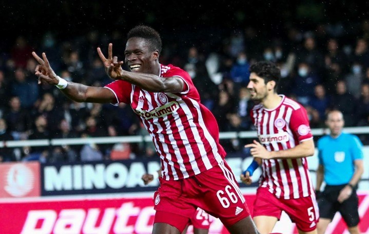 Deux buts du défenseur sénégalais ont offert les trois points à l’Olympiacos face au OFI