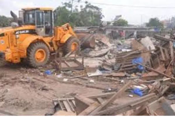 Les 2500 commerçants du marché de Thiaroye fortement impactés par les travaux du projet du Ter comptent dérailler le 27 décembre prochain.