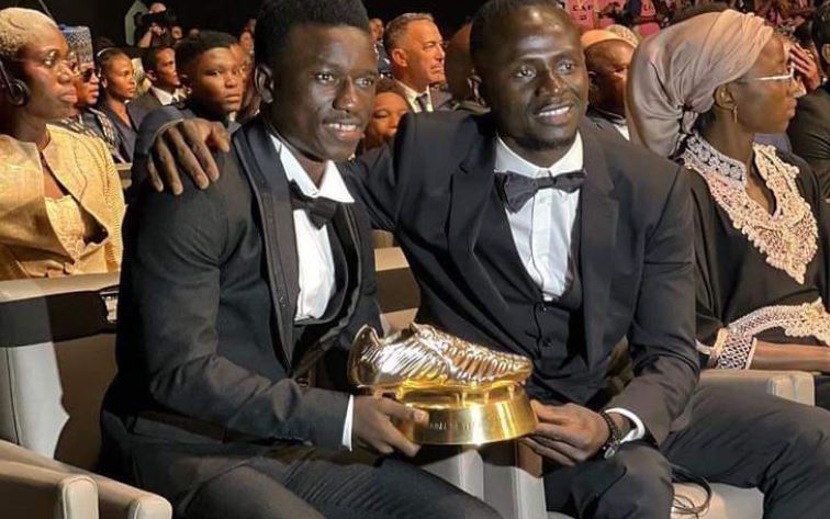 Sadio Mané à Pape Ousmane Sakho: « On se voit bientôt en équipe nationale »