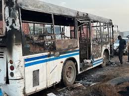 Bus brûlé à Yarakh , les présumés meurtriers envoyés en prison