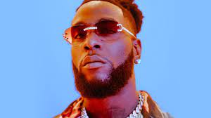 Burna Boy refuse un cachet de 2,5 milliards à Dubaï , à cause de l’interdiction de fumer du cannabis