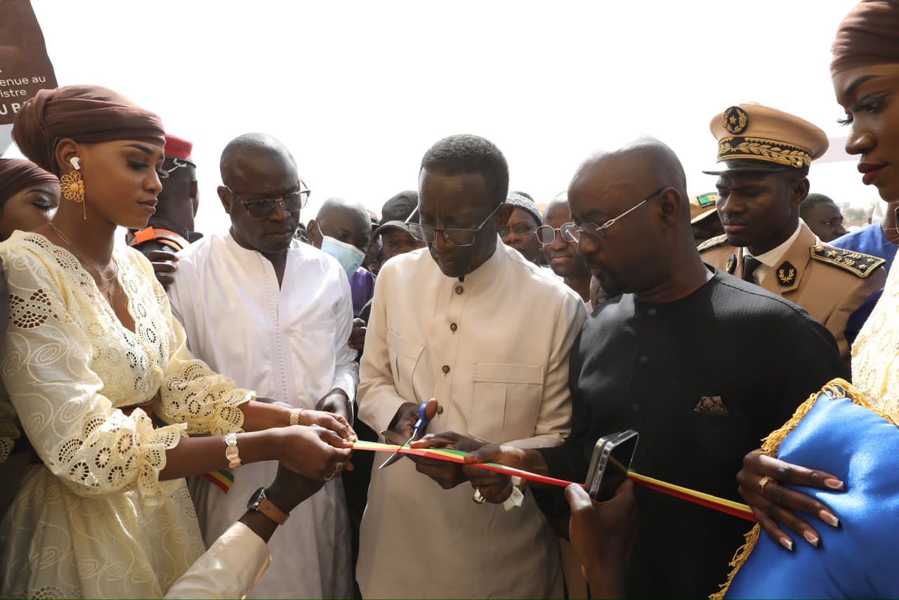 Amadou Ba – inaugure le stade flambant neuf de  Mbacké et s’adresse aux jeunes